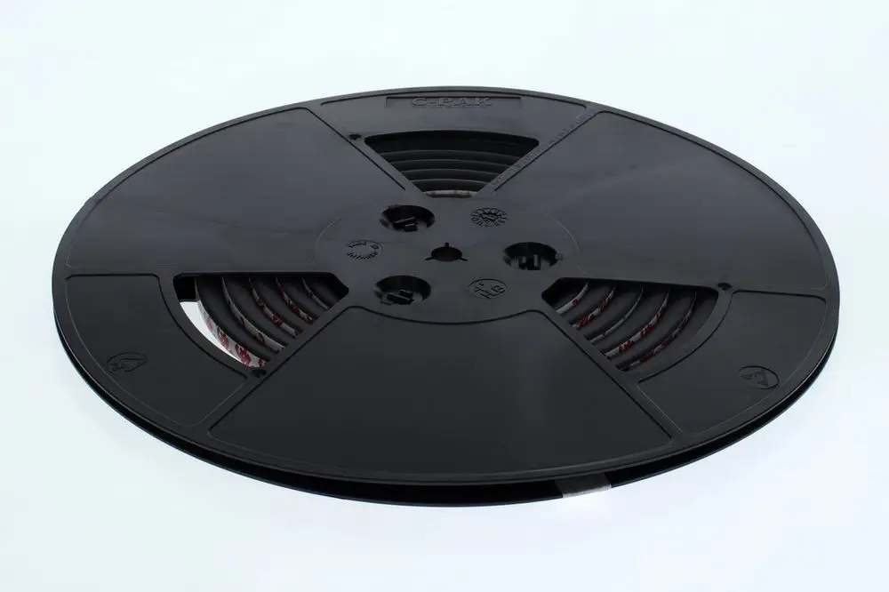 Schwarze Spule mit gewickeltem Material, die für die Verwendung in Dichtungsanwendungen geeignet ist. Die Marke Bosch ist an der Oberseite der Spule zu erkennen.